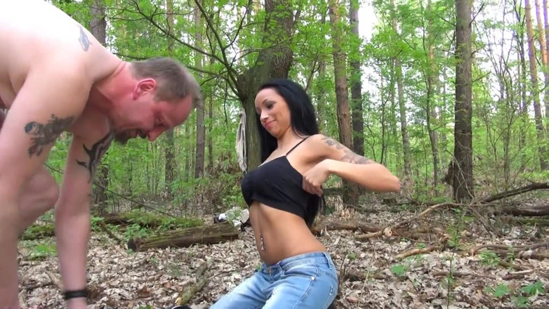 Erotik Von Nebenan: Old man fuck 18yo teen in forest and she dislike