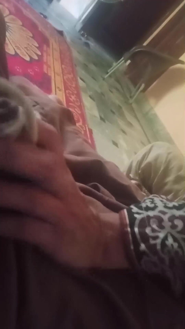 SHAKRATASNEEM: Dasi çok ateşli sikişiyor amcığını öpüyor