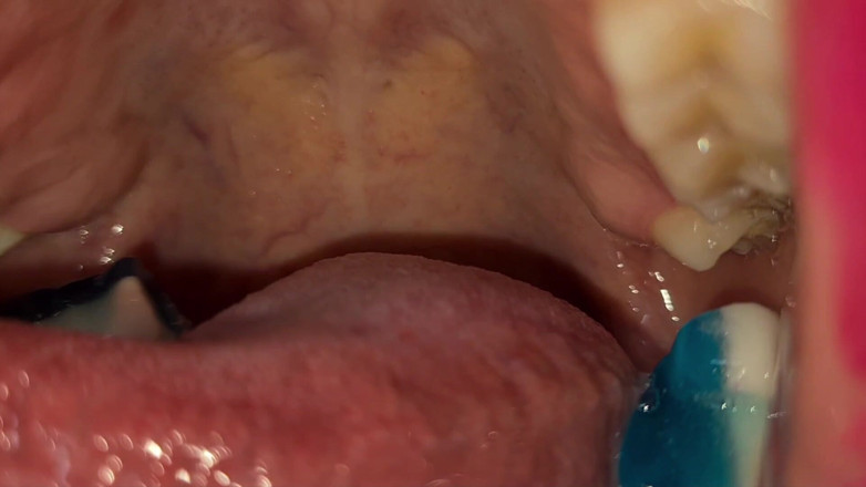 Alice H: Giantess Eats You