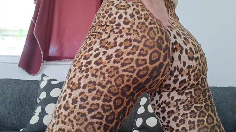 WildBigBooty: Big Juicy Ass Dildo Ride