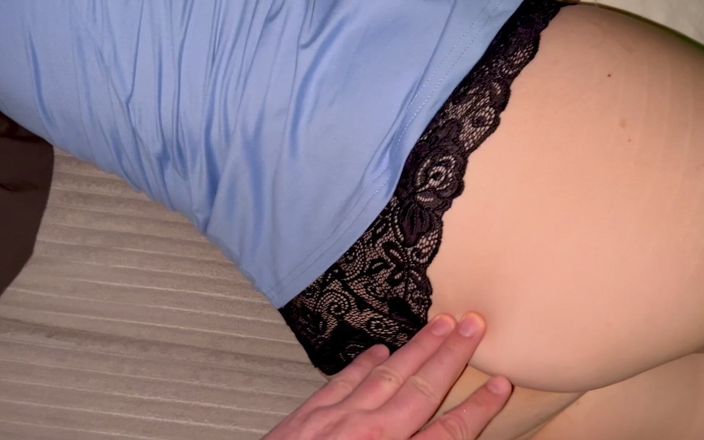 sexalko: Fodi a esposa peluda de um amigo enquanto ele estava...