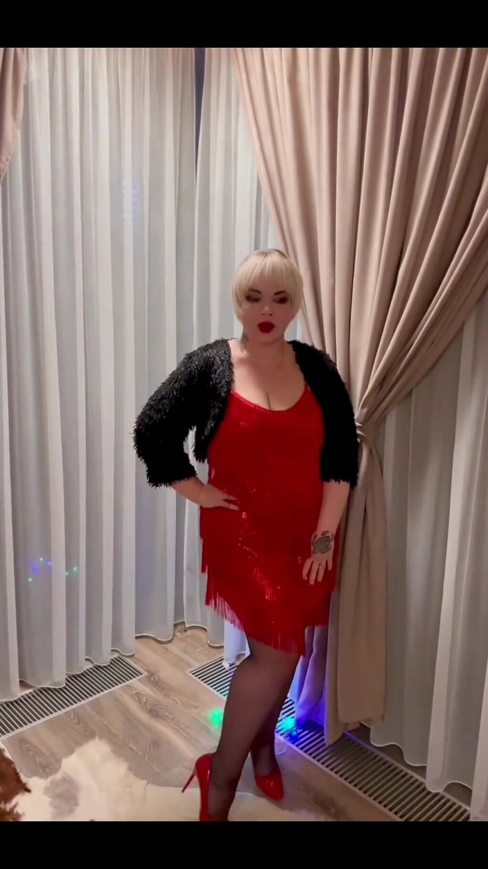 KarmenMilf: Ist Ein Schönes Outfit Bereit Für Den Urlaub?