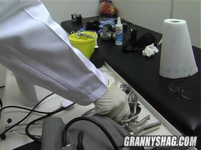 Granny Shag: Ma gynécologue est lesbienne