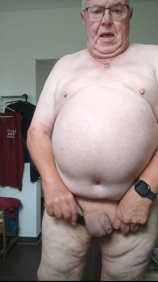 Karlchengeil: Doccia arrapata, mutandine nere della moglie e scopata sulla gobba