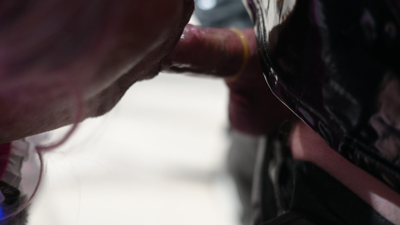 The Izars: Lolas Sissy Bi kouření