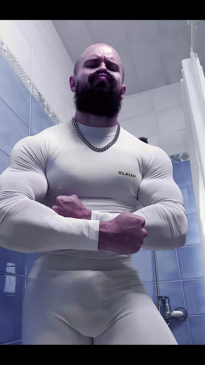 Mister Stone: Sieh dir diese dicken Muskeln in spandex an!