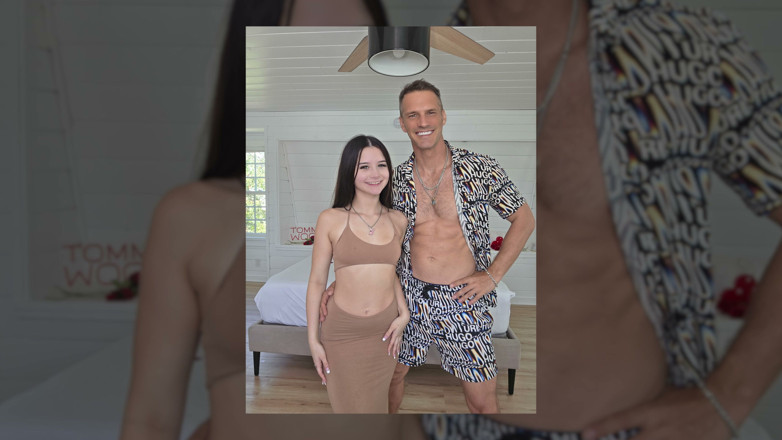 Tommy Wood XXX: Piccola teen carly bacia un grosso cazzo bianco