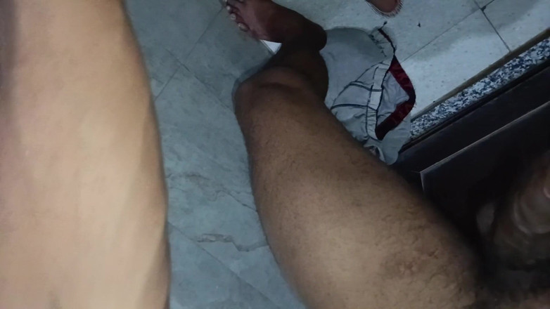 Shahilsingh119: L-am futut pe Gand în baie.