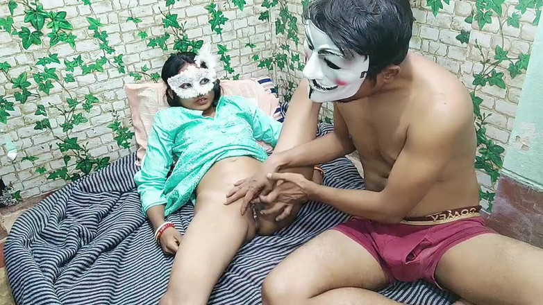 DesiFucker2130: Grote stiefbroer neukt kleine 18-jarige stiefzus, stiefbroer stiefzus seks Desi pornovideo's