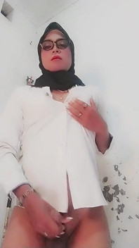 Da insegnante a dipendente da cazzi - Hijabi sissy con la mente spezzata