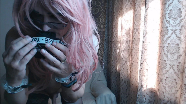 violet_bisex: Зніміть Трусики І Візьміть Їх Все В Рот.