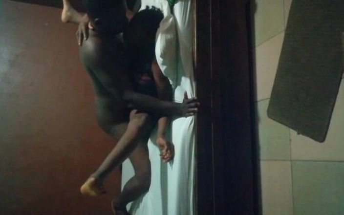 Sex tatie dessi: Phim khiêu dâm thử nghiệm hàng đầu