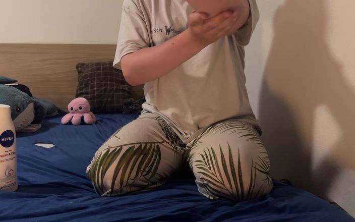Jaidensensual: 在发情期间，我给自己润湿以保持凉爽
