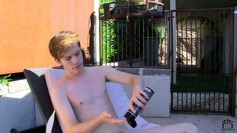 Homemade Twinks: Autoscatto accarezza il cazzo!