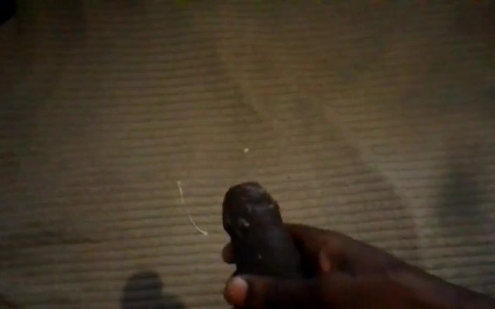 King Cee: Kontol hitam muncrat di lembaran