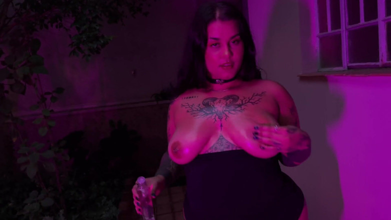 Quente club: Fată dolofană braziliană care se pișă și se expune pentru tine -...