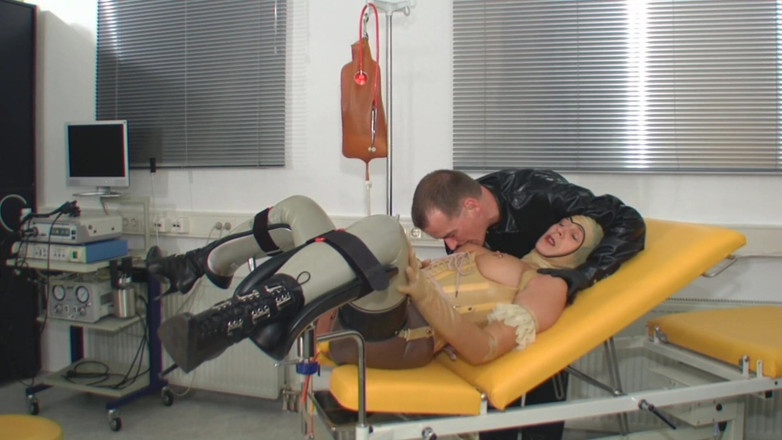 Rubber & Clinic Studio - 1ATOYS: Versauter 2-liter-einlauf in gummi