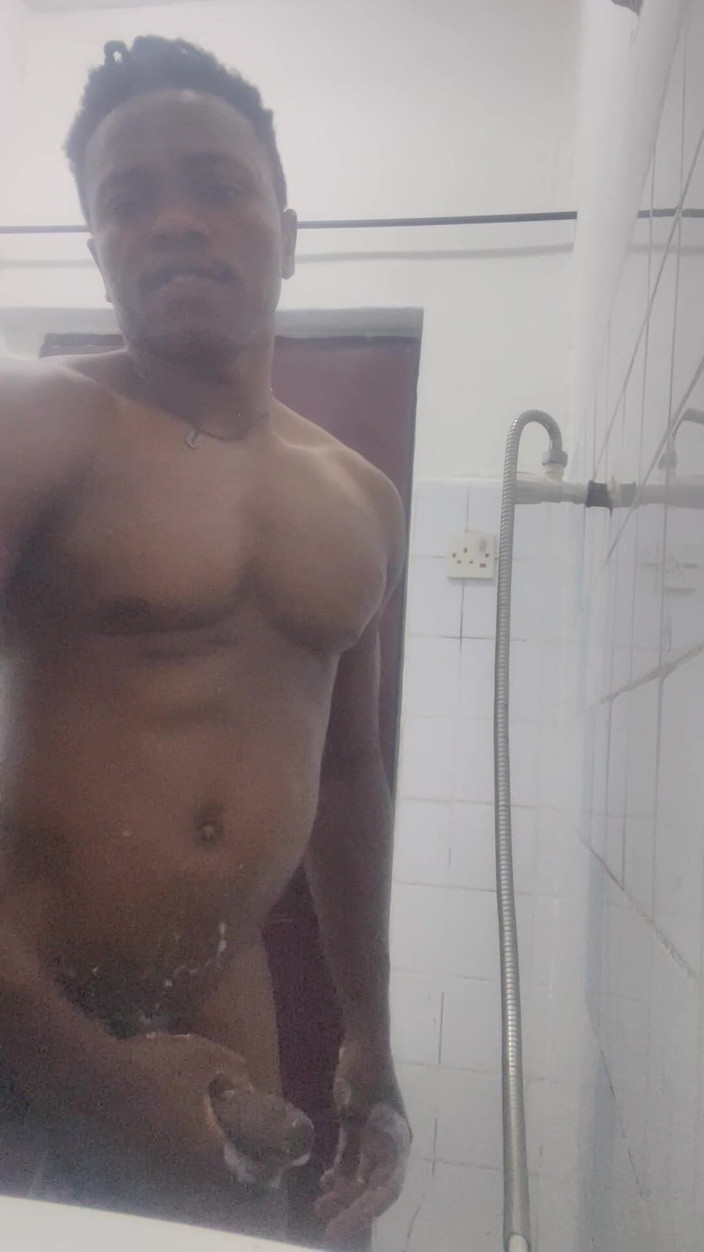 Banging stallion: Realmente necesito un coño apretado para poner esta polla mía