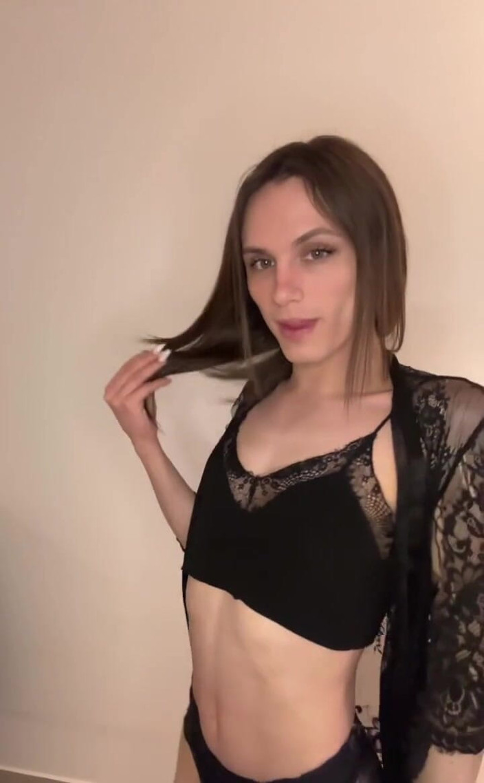 TS Kylie Star: In cerca di un grosso cazzo?!