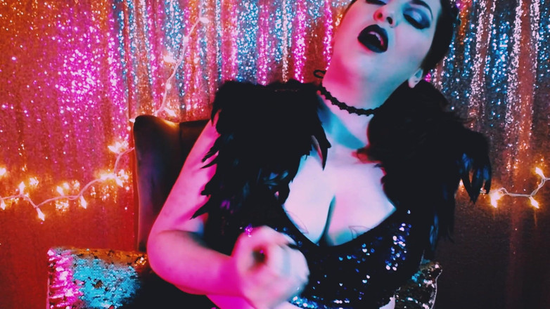 goddessjoules: Ea hrănește - Transformarea Succubus