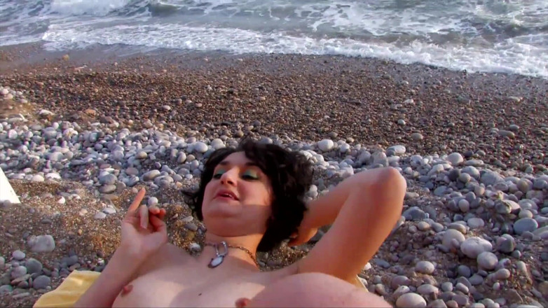 Out Sexxx: A French brunette is screwed on the beach by a...