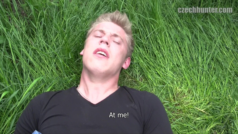 Czech Hunter: Cazador checo - Twink se estaba escalofriante en el parque y...