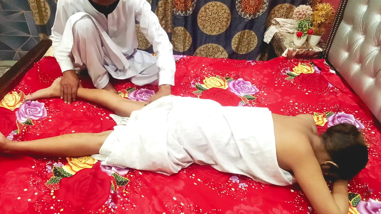 MehwishButt: Massage Bhaiya gaf me veel plezier door zijn penis in...