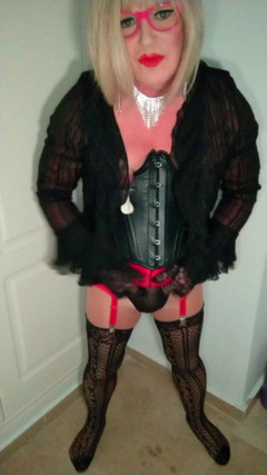 Emma Browne: Crossdressing zábava!