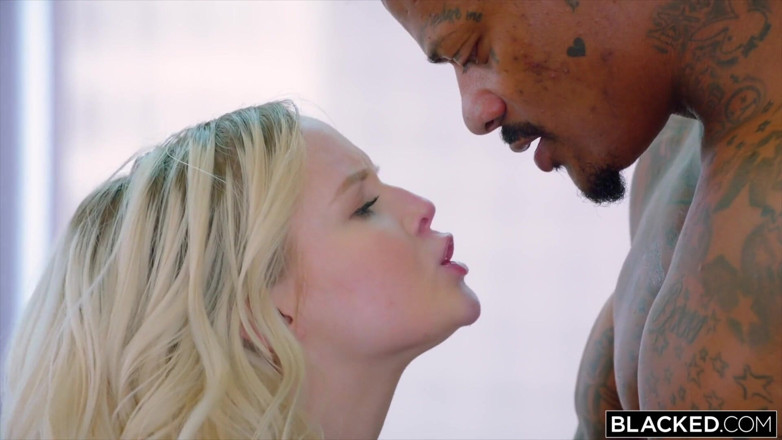 Blacked: Zaciemnione ta drobna blondynka ma tylko oczy dla BBC