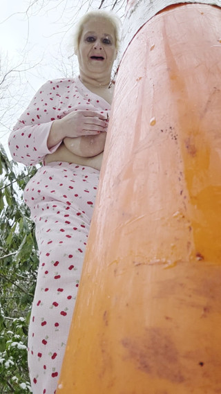 HerculesnVENUS: In the Snow She Dont Care in the Woods Naked...