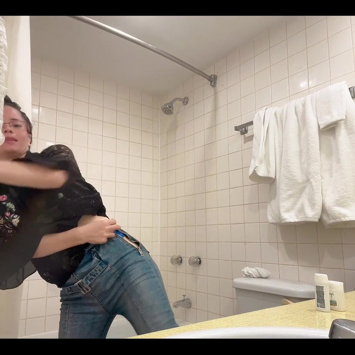 sweethanajapanese: Im badezimmer unterschreibe mich, um mehr zu sehen