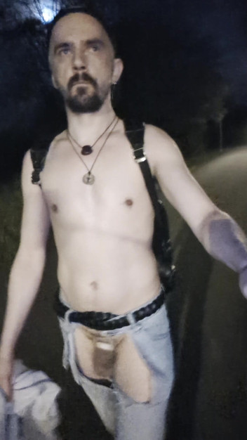 kinkygaynudist: 大胆なトーンウォーク!