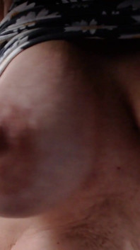 Sexy miLF con dd naturali in tua faccia