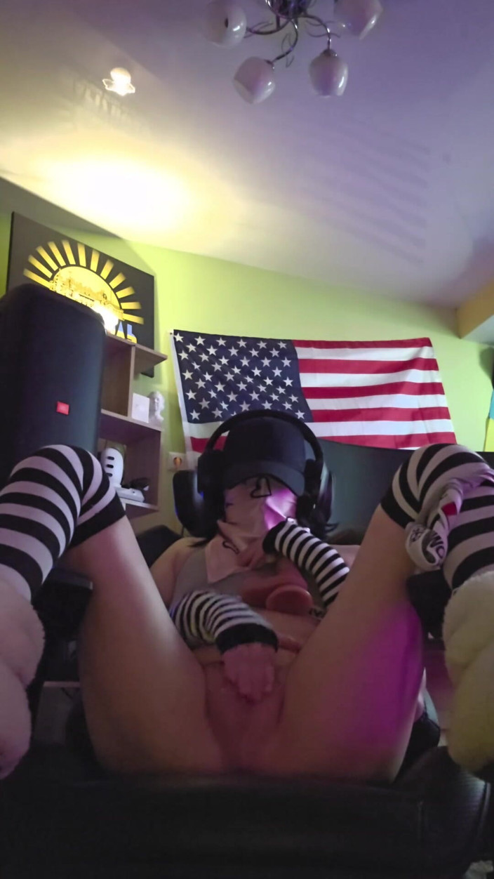 ALISA_XxX_: Deepthroat brucia la fame nel culo con le tette piccole