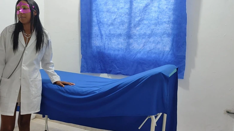 NEGRITA SEXY: 本物のナースポルノ!!インド人女性が患者を受け入れる前に官能的に自分自身を触る