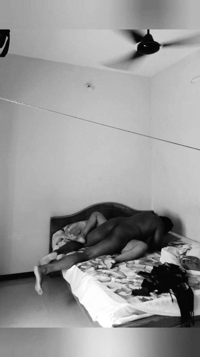 Sweet Couples: 집에서 만든 핫한 커플이 흑백으로 섹스