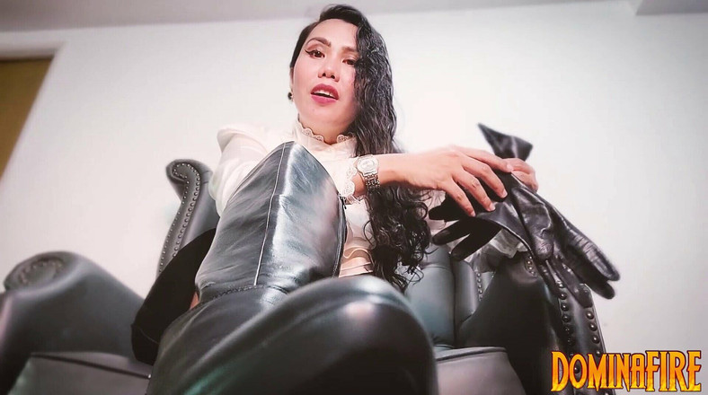 DominaFireOfficial: Giantess Dominafire humilha você