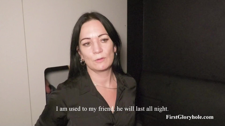 First Gloryhole: Zralá žena 43 let Helen - první gloryhole část 4