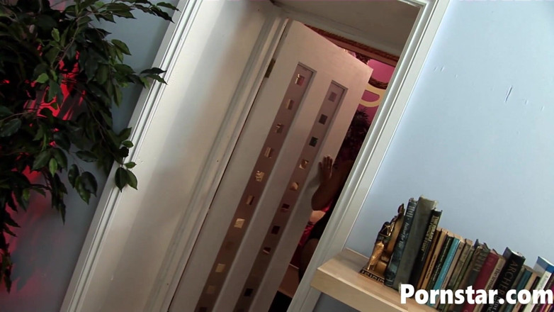 Pornstars: Sexy Romana Ryder wil een gescheurde dekhengst om haar te...