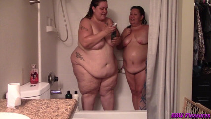 BBW Pleasures: BbW bff in doccia
