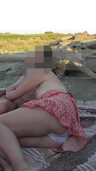 Fransız öğretmen çıplak plajda yabancıya boşalmalı amatör oral seks p2 - misscreamy