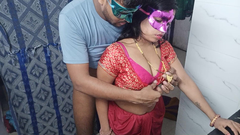 Hindi-Sex: MILF desi panas menunggang zakar dengan pantat sempurna - seks hindi...