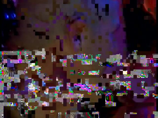 Sex Karma: 페티쉬 클럽에서 대머리 친구의 엉덩이를 애무하는 음란한 변태 금발 Katie Gold