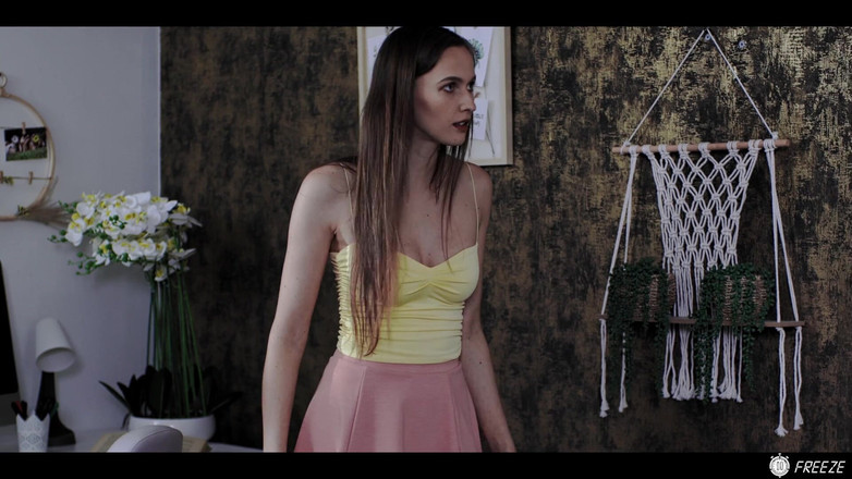 Freeze.xxx: Стейсі Круз пробирається в будинок Ловіта Доте