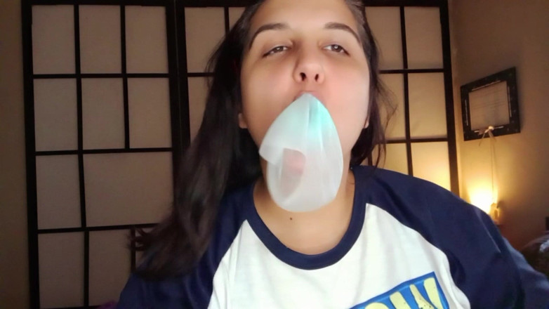 Bunny Looner: Trying Big Bubbles with Bubblegum Roll - Bunny Looner