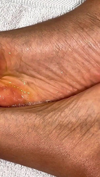 La MILF sputa in piedi perché tu lo adora