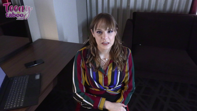 Teenytaboo: Rebecca Vangaurd en entrevista con asistente de preñada