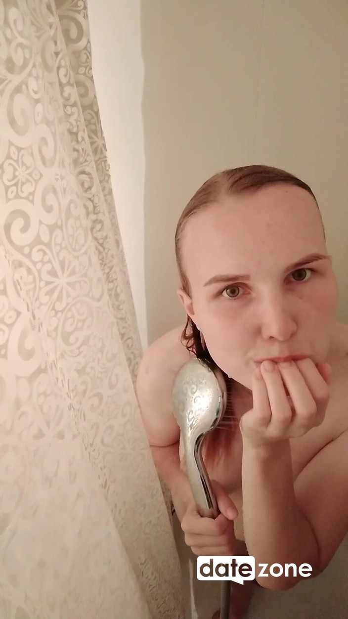 Datezone: Remaja basah di kamar mandi air panas