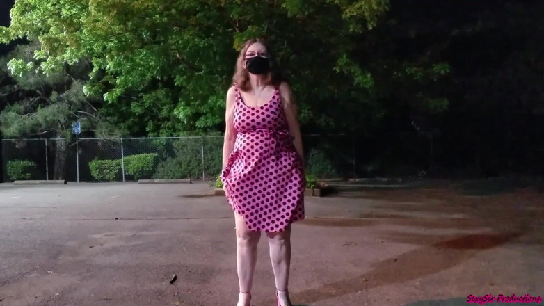 Sexy Sandra N Sir Christopher: Usikan dubur dengan pakaian merah jambu 50-an