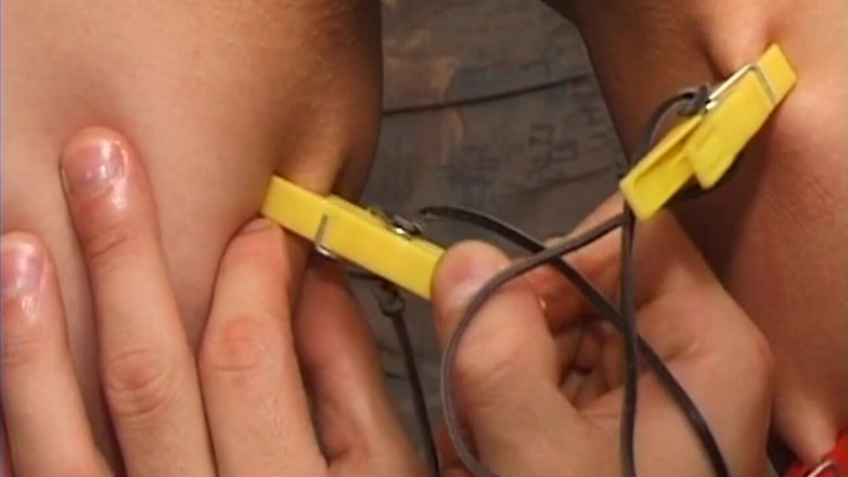 Bangora clips: รุ่นแม่น่าเย็ดผมสีน้ําตาลแดงทนหยอกล้อหีของเสื้อผ้า